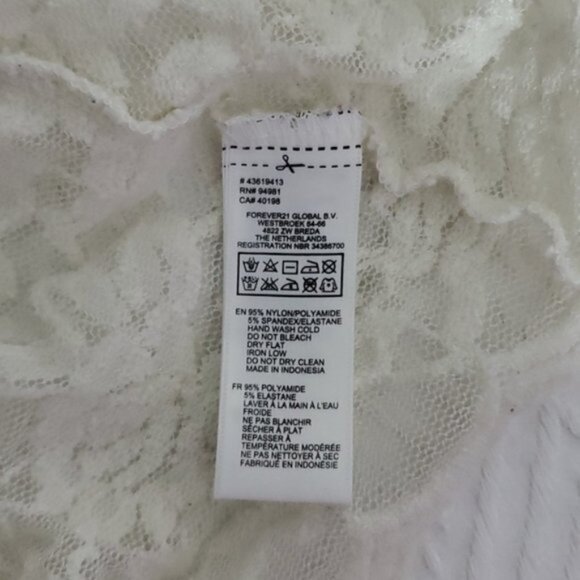 Forever 21 Lace Scalloped Long Sleeved top- white/cream- S - Picture 6 of 10